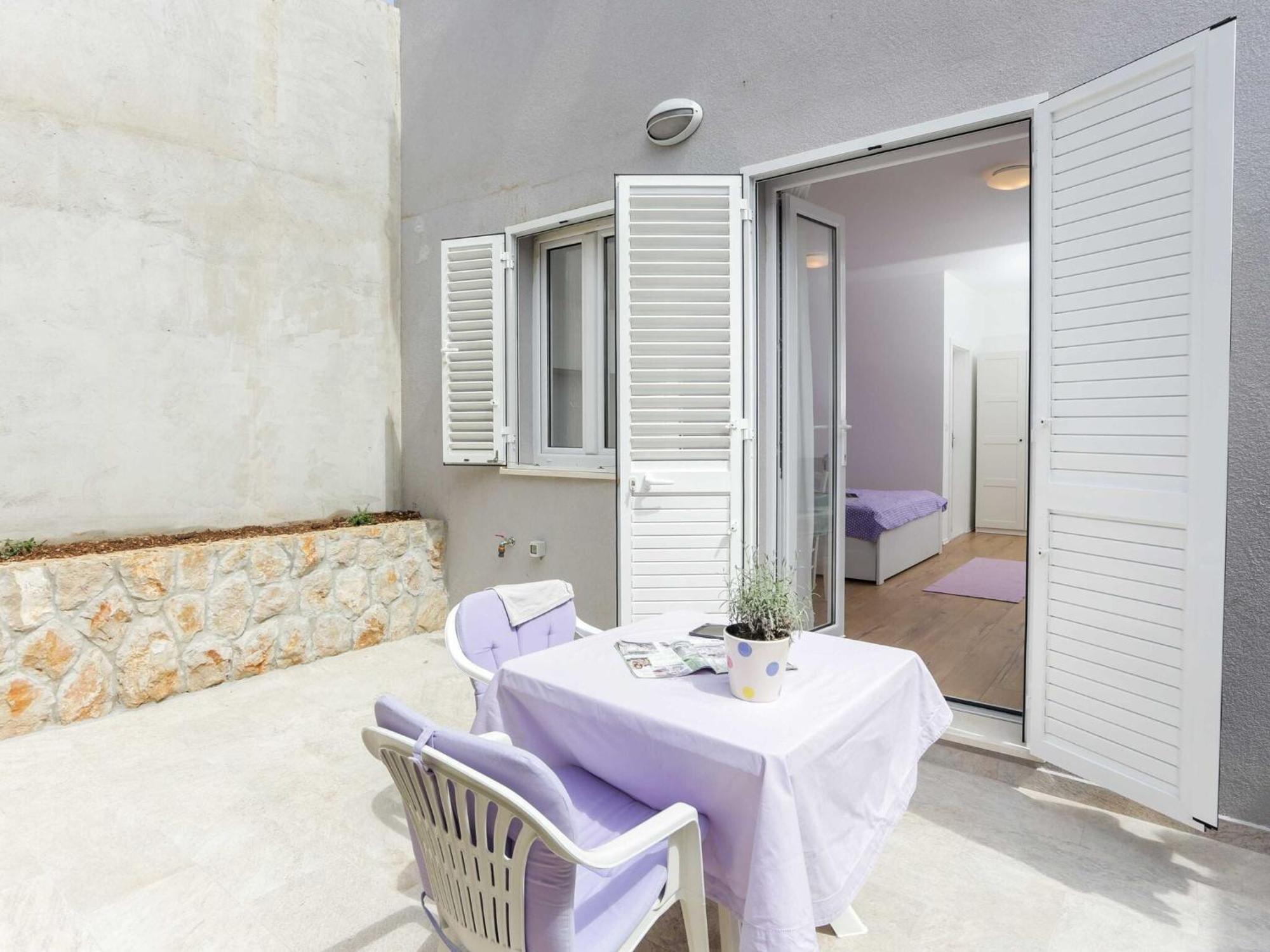 Karmen - With Terrace Lavanda